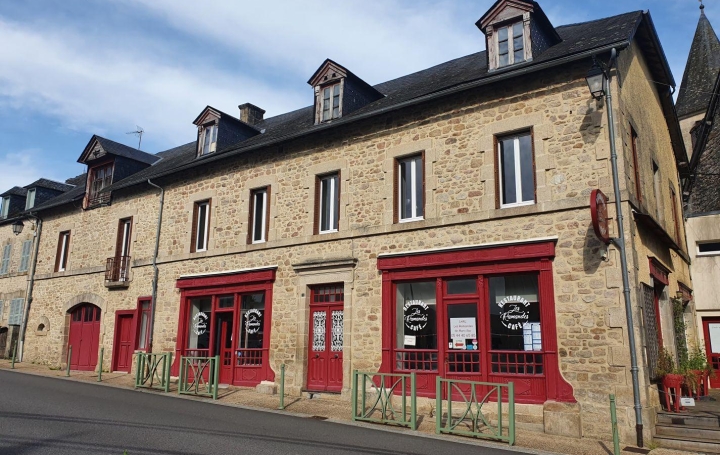 Local commercial   MARCILLAC-LA-CROISILLE  370 m2 320 600 € 